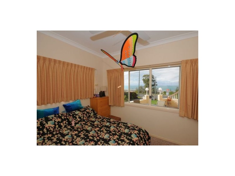 99 Esplanade, Point Vernon QLD 4655