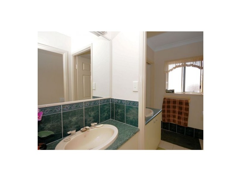 99 Esplanade, Point Vernon QLD 4655