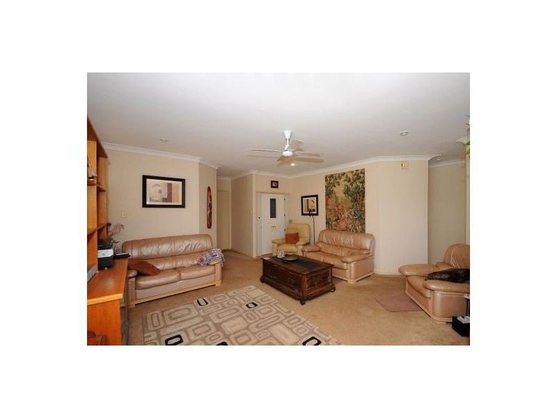 99 Esplanade, Point Vernon QLD 4655