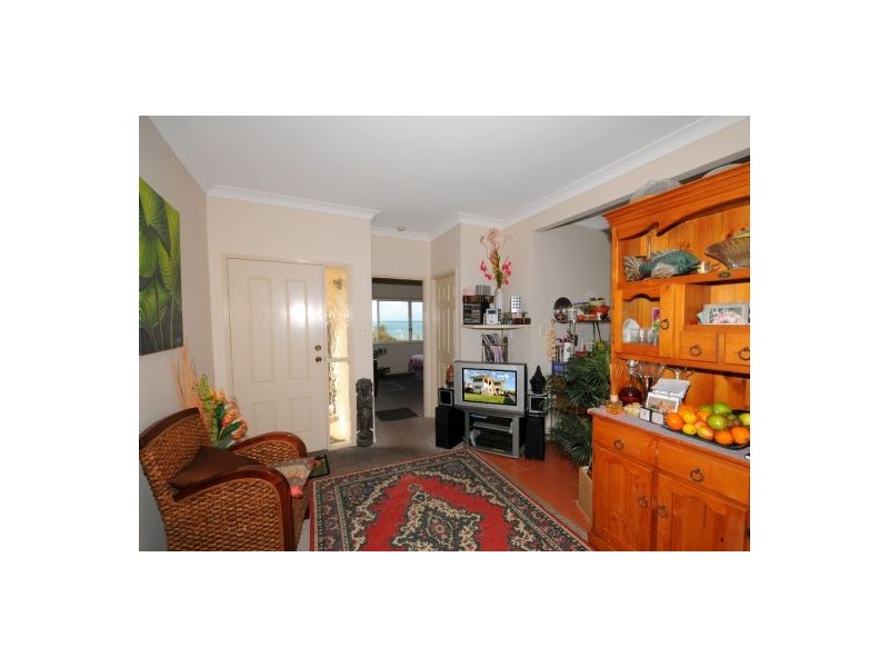 99 Esplanade, Point Vernon QLD 4655