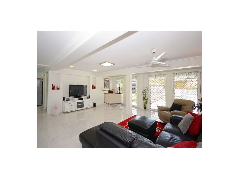 9 Mcnally Street, Scarness QLD 4655