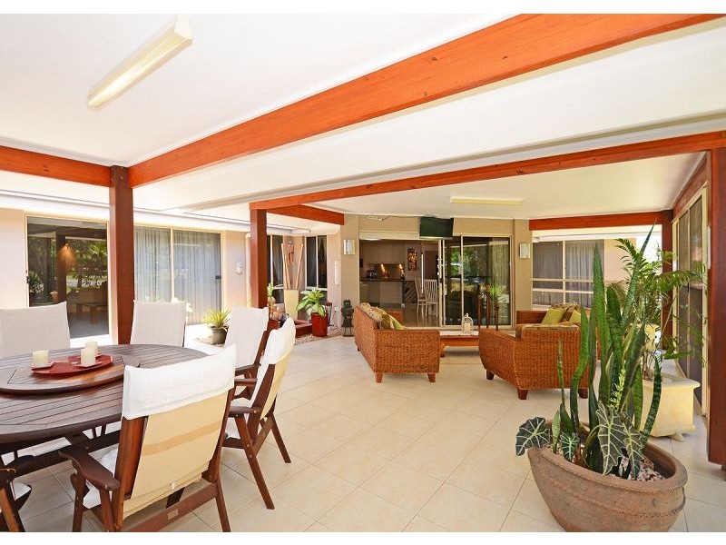 1 Meadow Drive, Dundowran Beach QLD 4655