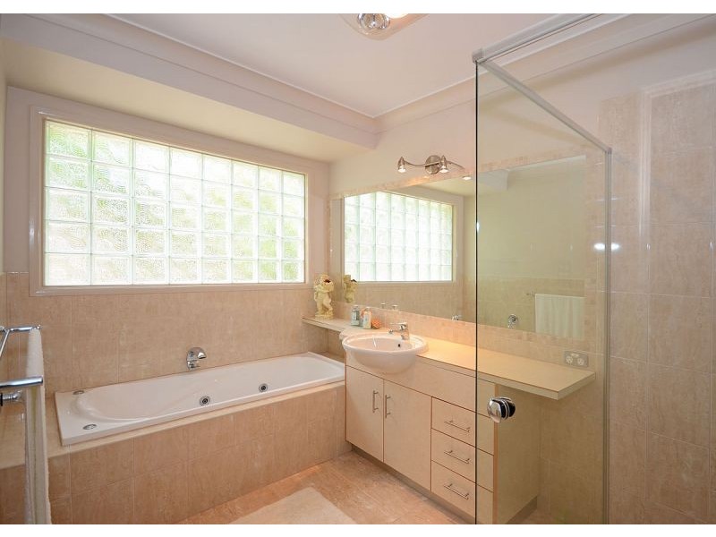 1 Meadow Drive, Dundowran Beach QLD 4655