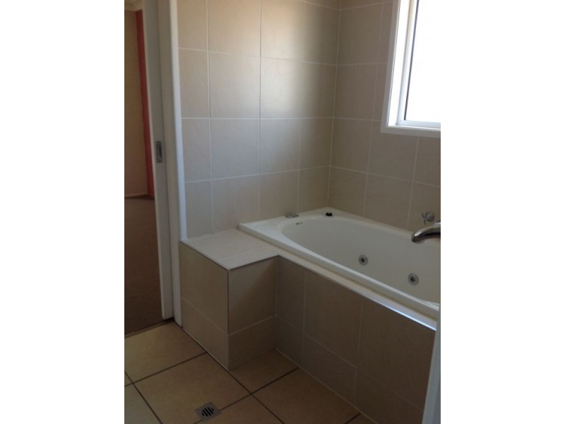 16 Mackay Drive, Kawungan QLD 4655