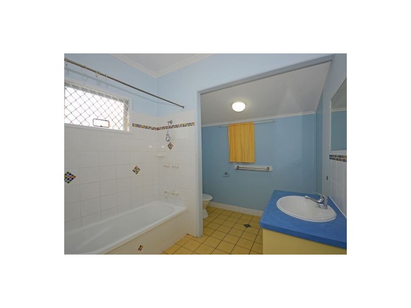 34 Edward Street, Urangan QLD 4655