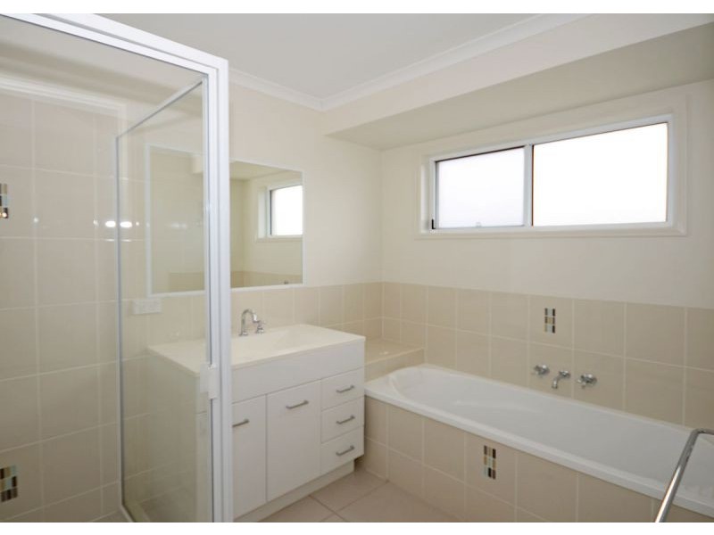 11 Bounty Circuit, Eli Waters QLD 4655