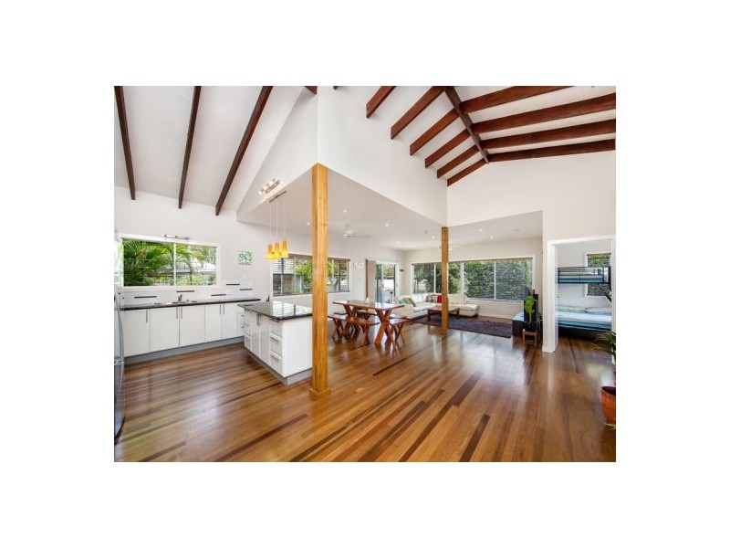 5 Margaret Street, Urangan QLD 4655