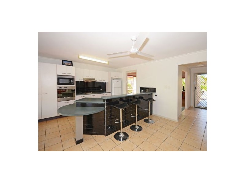 1 Oxford Place, Urraween QLD 4655