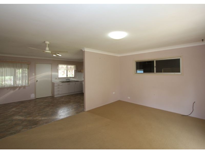 22 William Street, Urangan QLD 4655