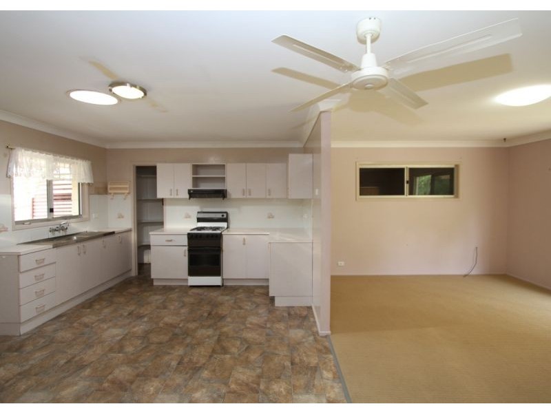 22 William Street, Urangan QLD 4655