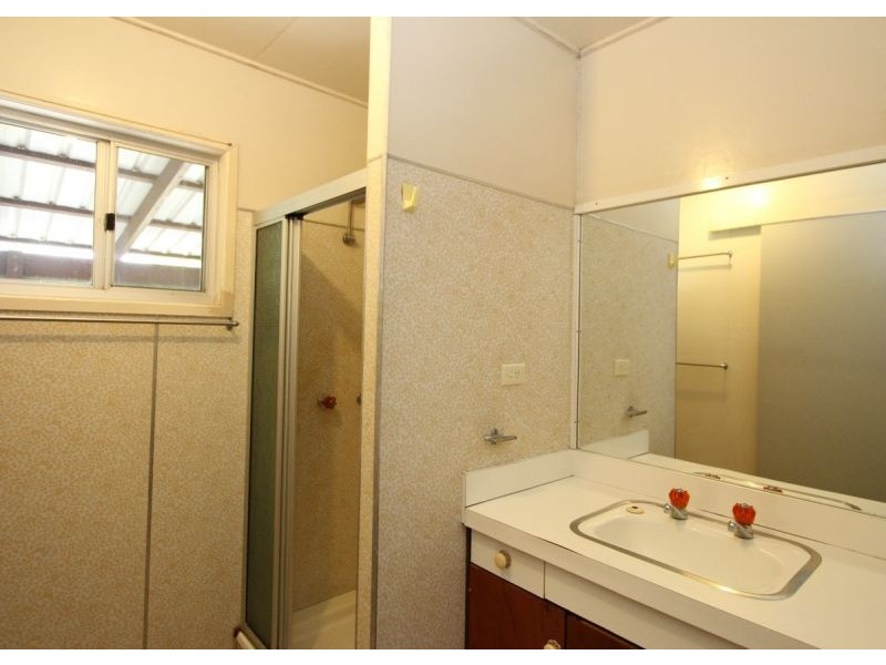 22 William Street, Urangan QLD 4655