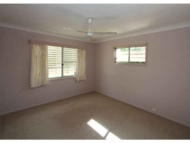 22 William Street, Urangan QLD 4655