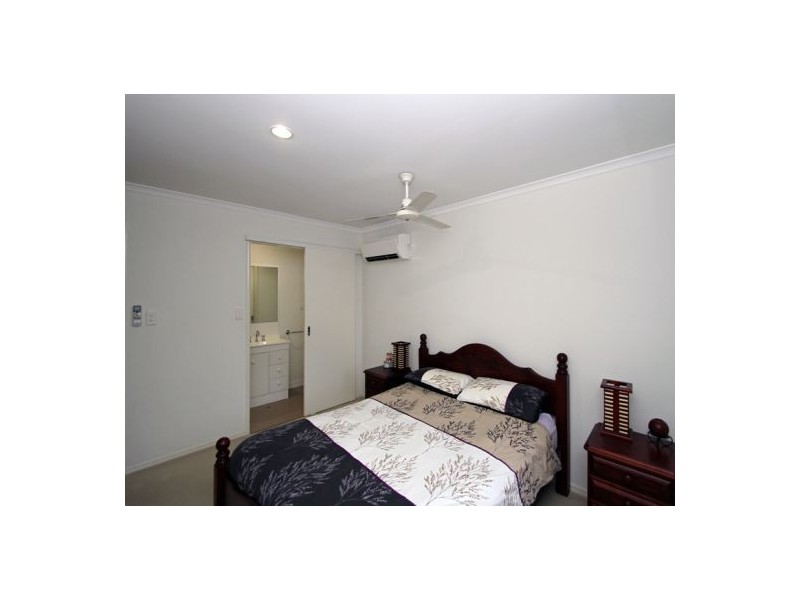12 Topaz Circuit, Urangan QLD 4655