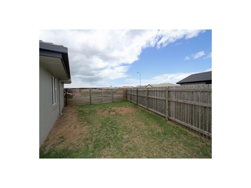 11 Bounty Circuit, Eli Waters QLD 4655