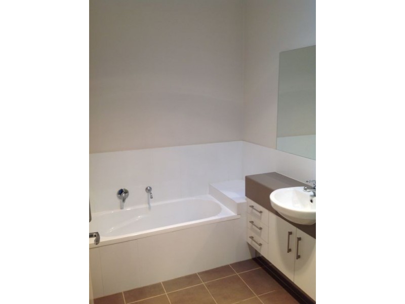 8/185 Torquay Rd, Scarness QLD 4655