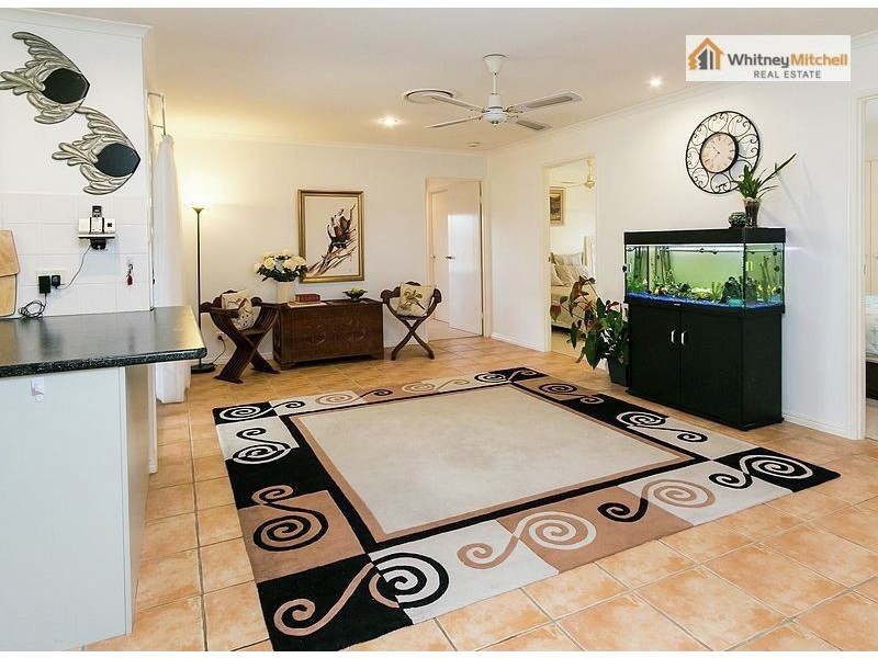 16 Banks Court, Torquay QLD 4655