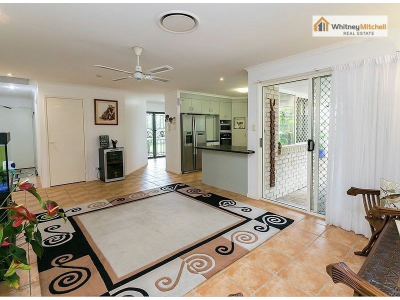 16 Banks Court, Torquay QLD 4655