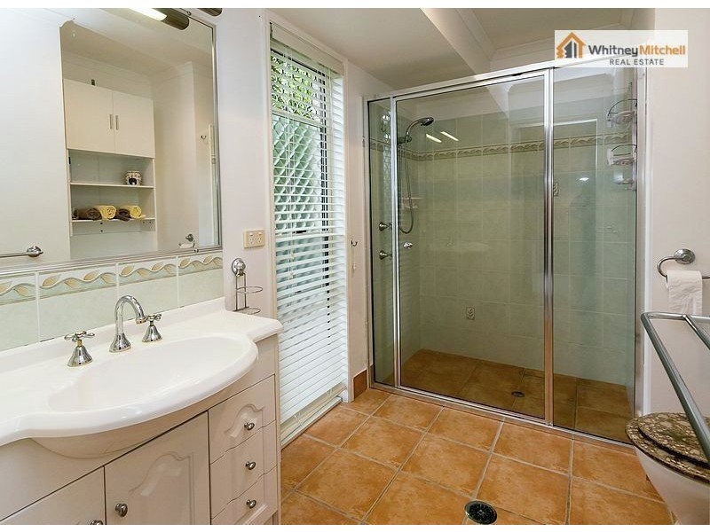 16 Banks Court, Torquay QLD 4655