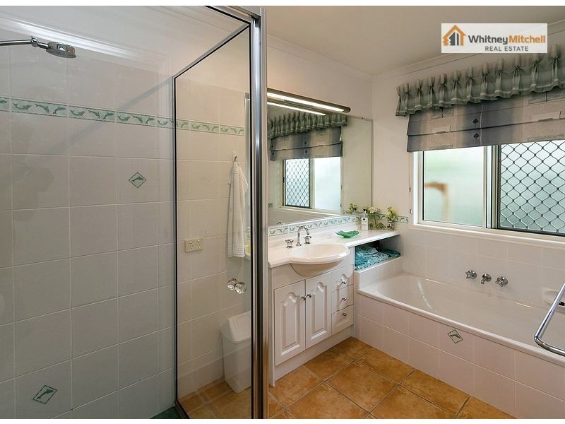 16 Banks Court, Torquay QLD 4655