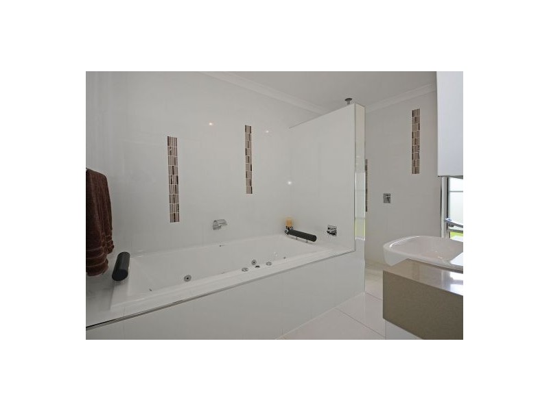 8 Sempfs Road, Dundowran Beach QLD 4655