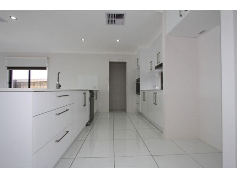 43 Endeavour Way, Eli Waters QLD 4655