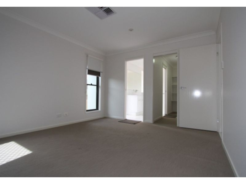 43 Endeavour Way, Eli Waters QLD 4655