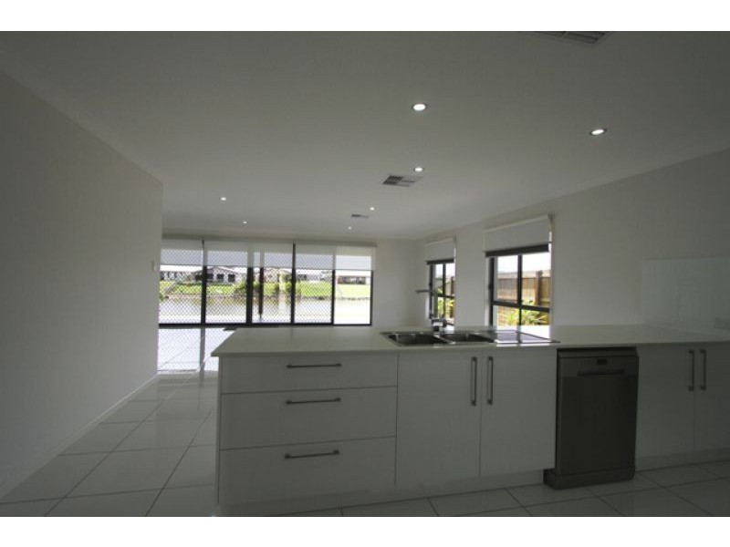 43 Endeavour Way, Eli Waters QLD 4655