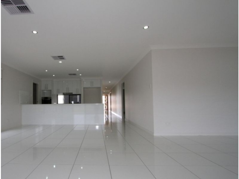 43 Endeavour Way, Eli Waters QLD 4655