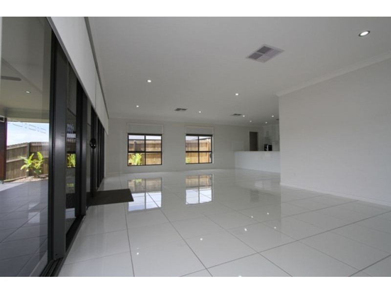 43 Endeavour Way, Eli Waters QLD 4655
