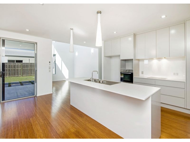 16 Davis Drive, Kawungan QLD 4655