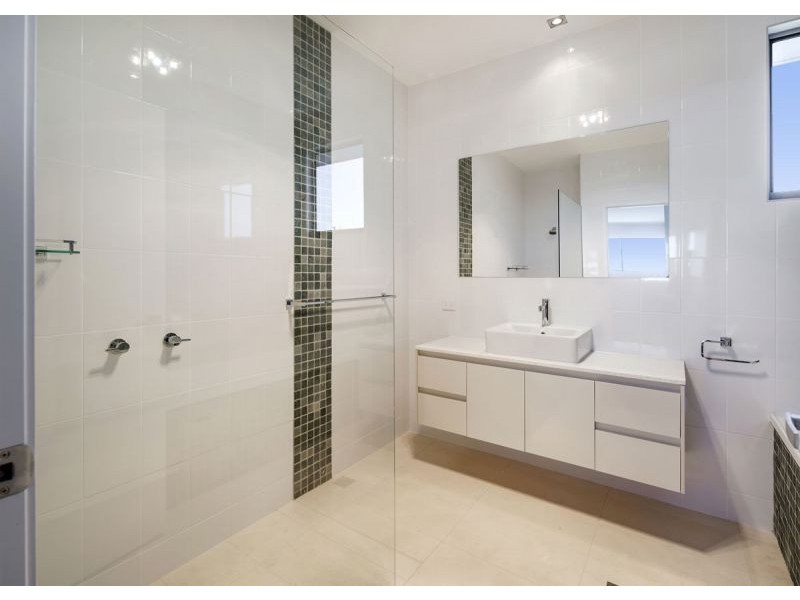 16 Davis Drive, Kawungan QLD 4655