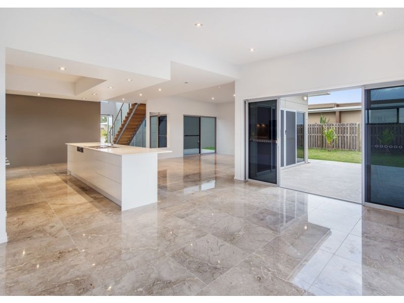 18 Davis Drive, Kawungan QLD 4655