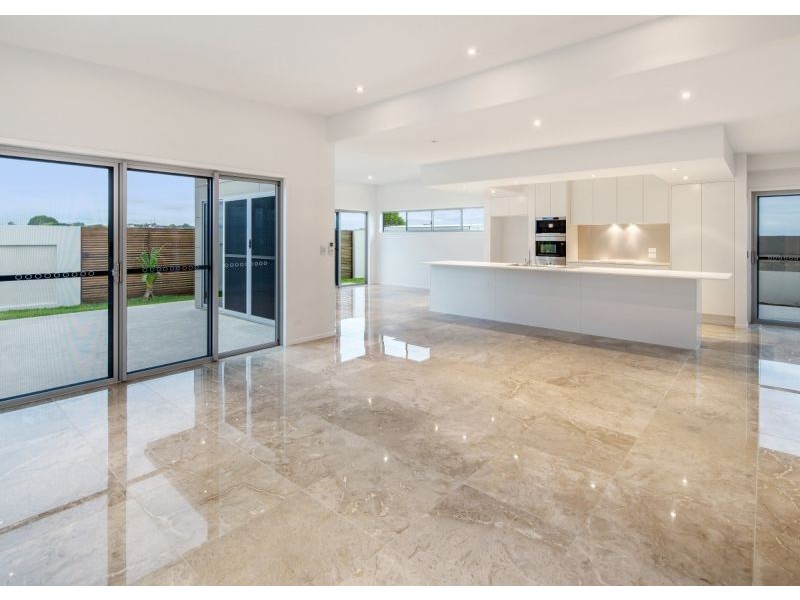 18 Davis Drive, Kawungan QLD 4655