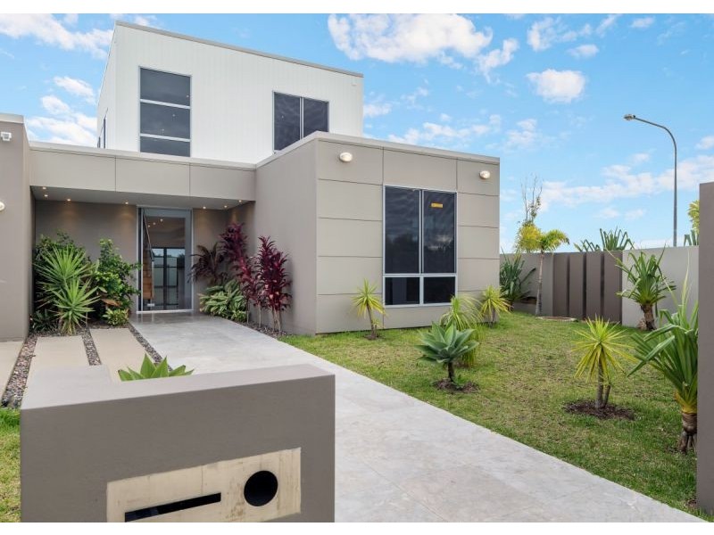 18 Davis Drive, Kawungan QLD 4655