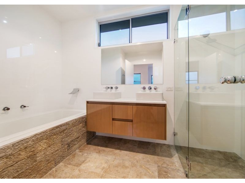 18 Davis Drive, Kawungan QLD 4655