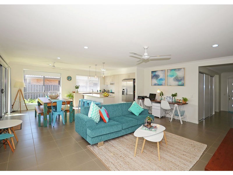 24 Oxley Circuit, Urraween QLD 4655