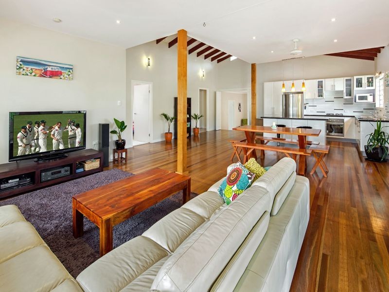 5 Margaret, Urangan QLD 4655