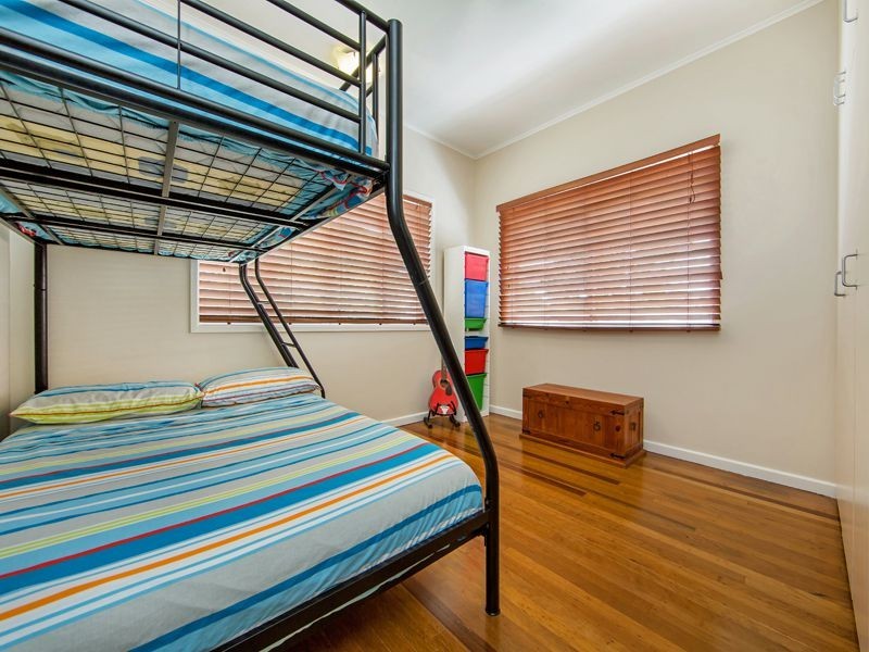 5 Margaret, Urangan QLD 4655