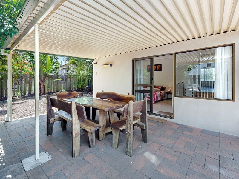 5 Margaret, Urangan QLD 4655