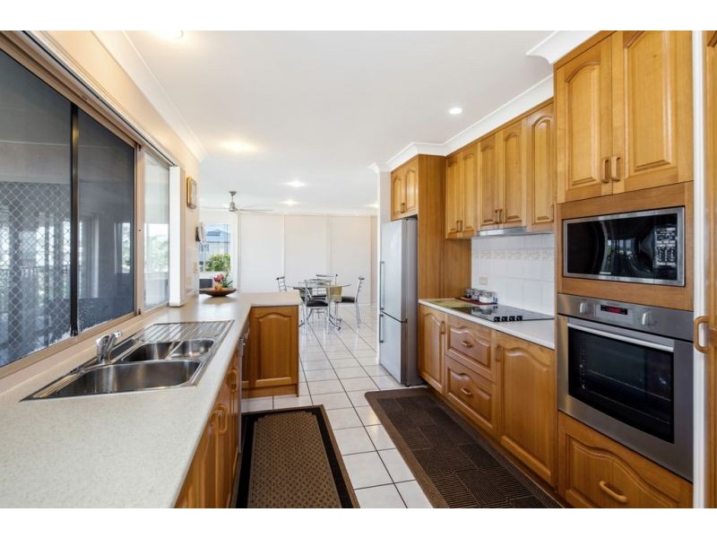 9 Bell Street, Point Vernon QLD 4655