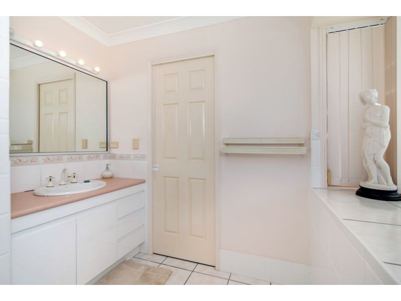 9 Bell Street, Point Vernon QLD 4655