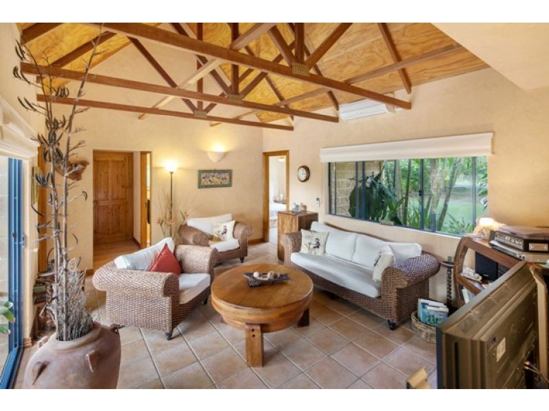 4 Meadow Drive, Dundowran Beach QLD 4655