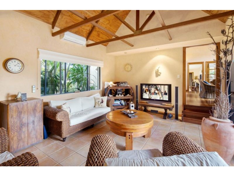 4 Meadow Drive, Dundowran Beach QLD 4655