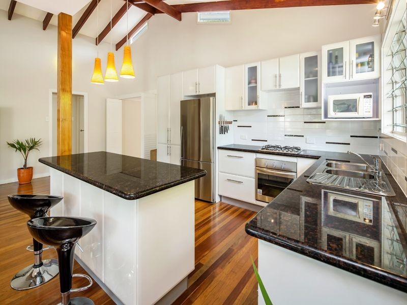 5 Margaret, Urangan QLD 4655