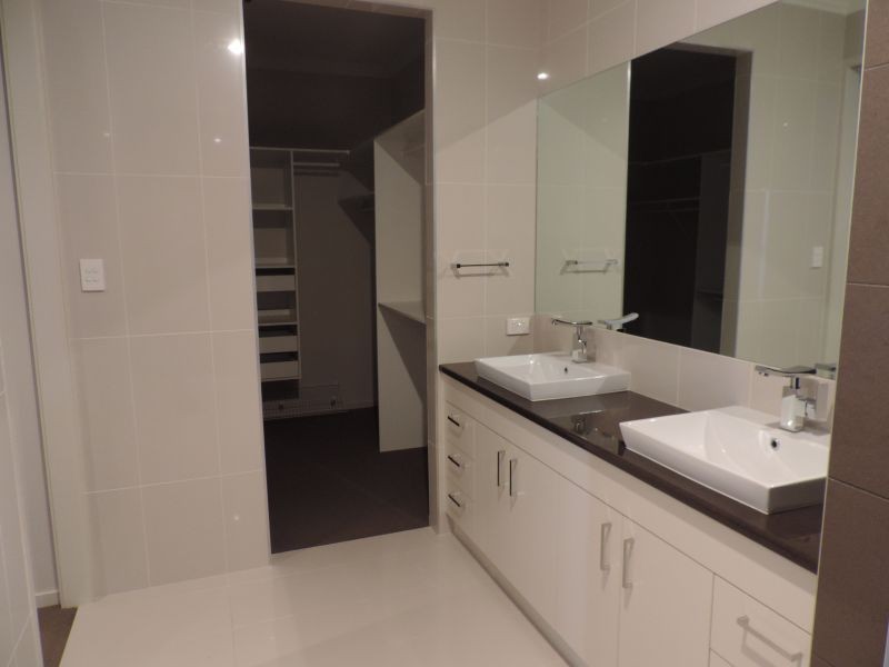 5 Bounty Circuit, Eli Waters QLD 4655