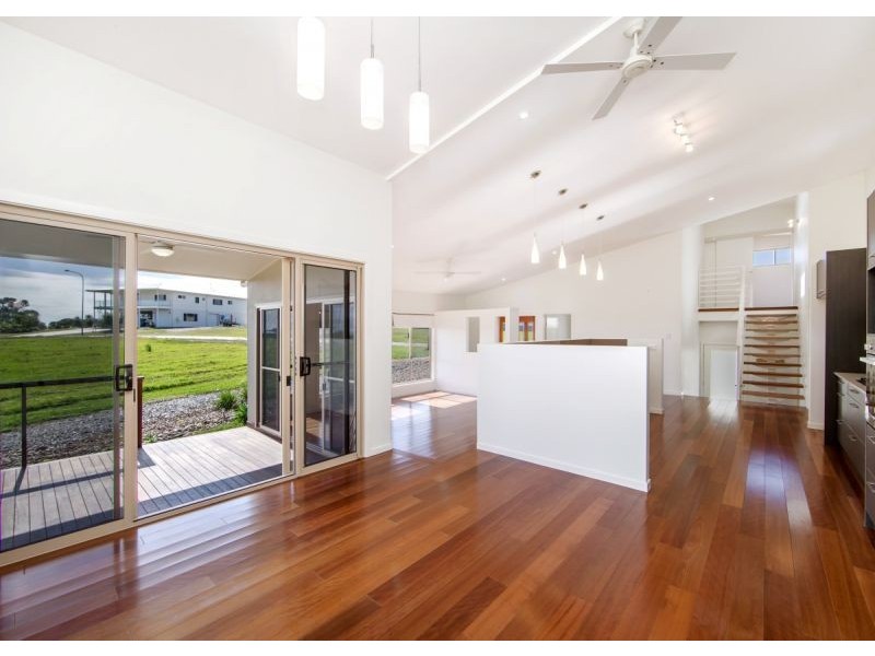 8 Hummock View Drive, Craignish QLD 4655