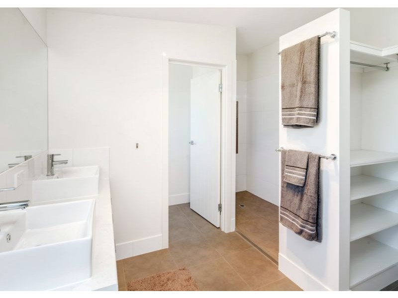 8 Hummock View Drive, Craignish QLD 4655