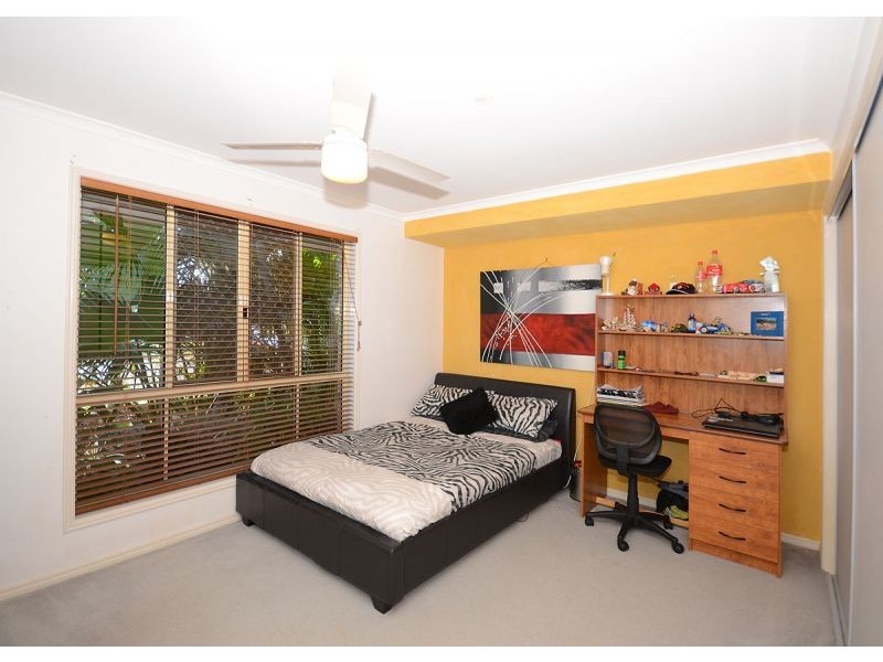 32 Ladbroke Crescent, Urangan QLD 4655