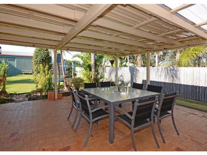 32 Ladbroke Crescent, Urangan QLD 4655