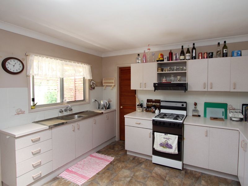 22 William Street, Urangan QLD 4655